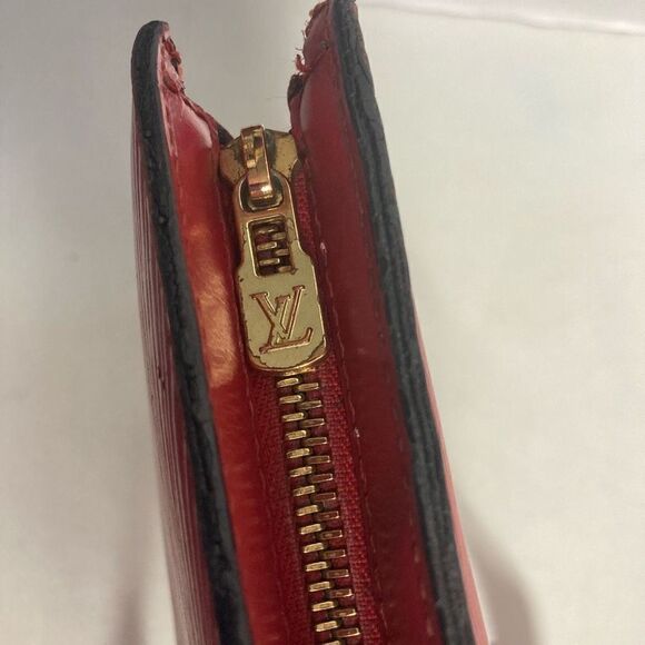 AUTHENTIC LOUIS VUITTON Red Epi Saint Jacques  Handbag V18923 - Picture 11 of 12